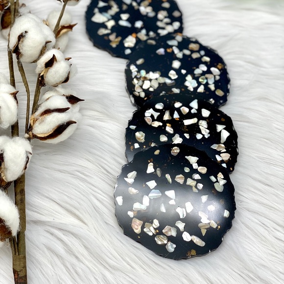 Hand-made resin coaster set - black with crushed sea shells - Picture 4 of 8